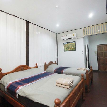 Ob Arun House Bed and Breakfast Bangkok Esterno foto