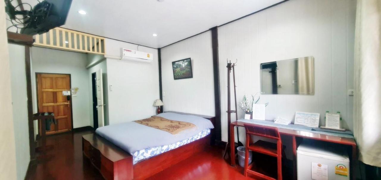 Ob Arun House Bed and Breakfast Bangkok Esterno foto