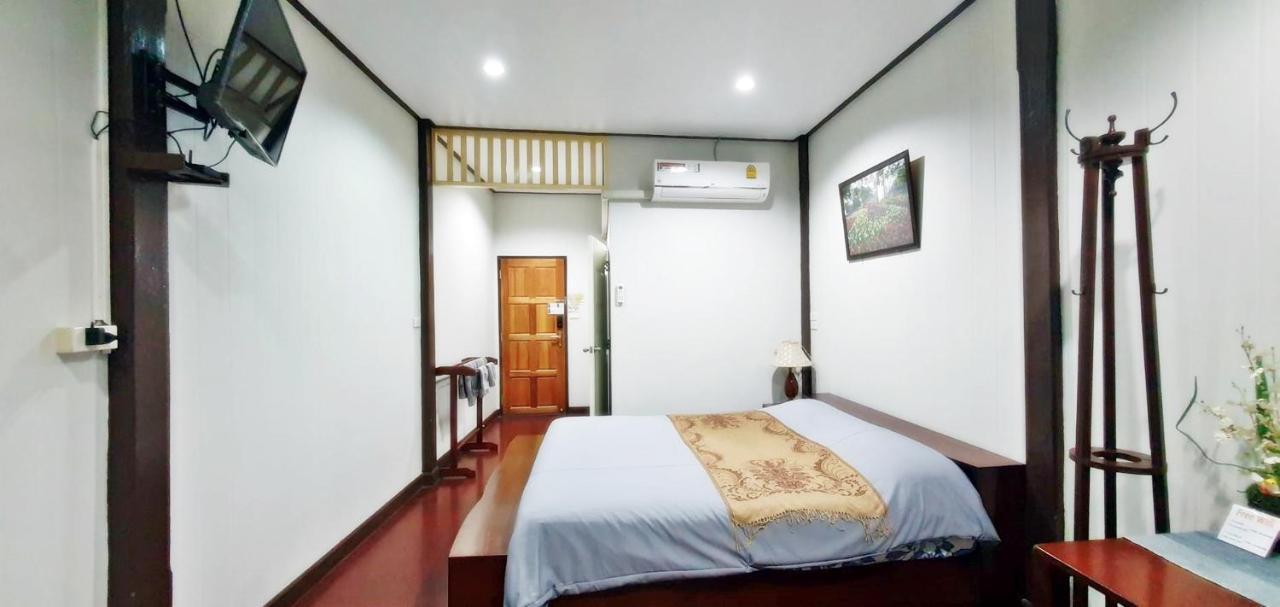 Ob Arun House Bed and Breakfast Bangkok Esterno foto