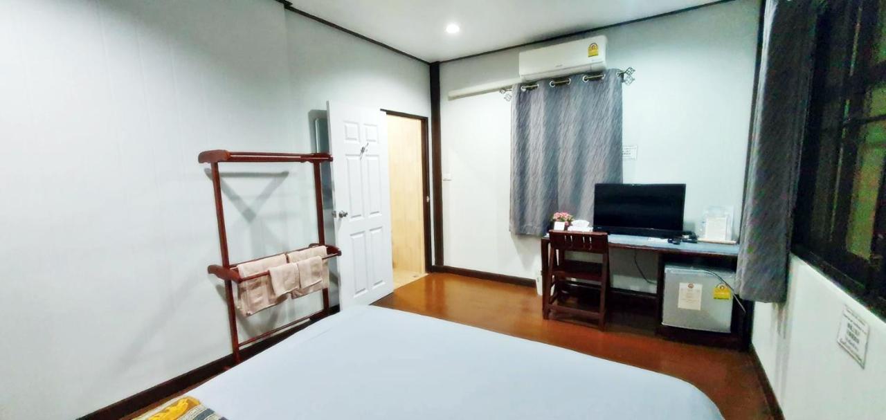 Ob Arun House Bed and Breakfast Bangkok Esterno foto