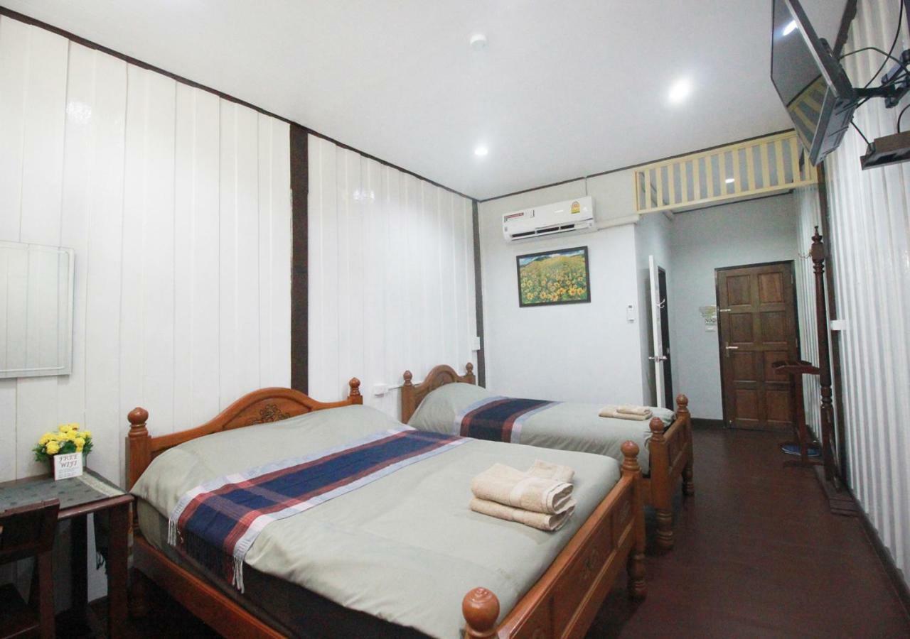 Ob Arun House Bed and Breakfast Bangkok Esterno foto